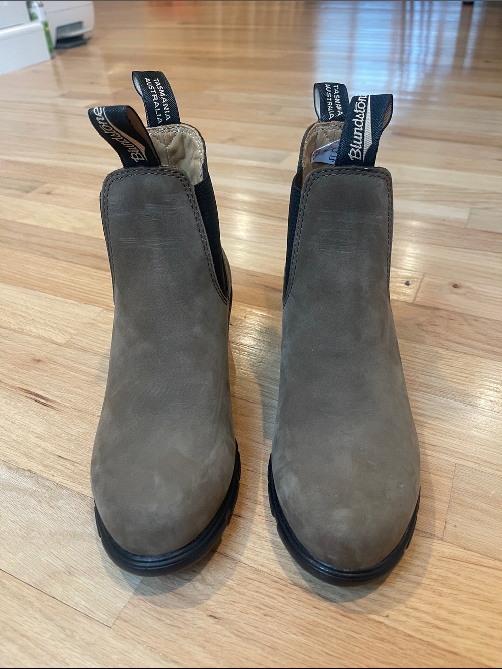 Blundstone #1961 Heeled Chelsea Boots - Stone Nubuck